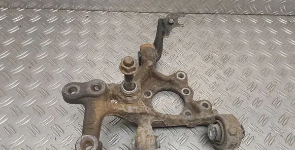 Rear wheel hub