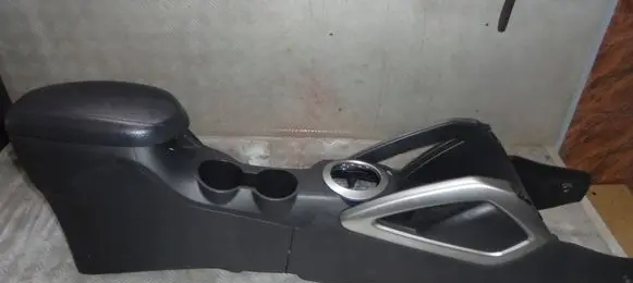 Hyundai Veloster Center console