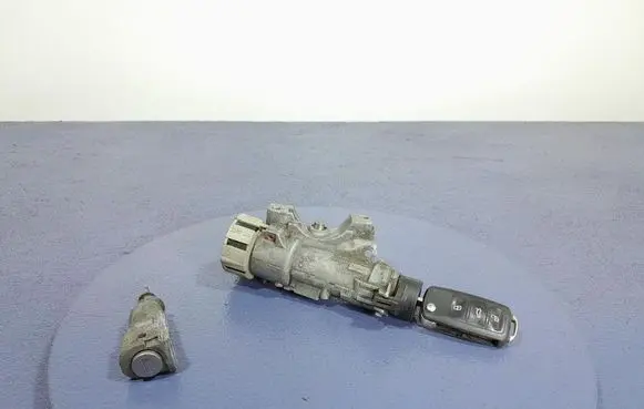 Skoda Fabia Mk2 (5J) Ignition lock 6R0905851D