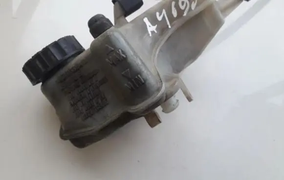 Volkswagen Golf III Brake fluid reservoir 03350882762
