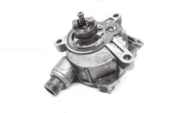 Volvo V70 Vacuum pump 08658230