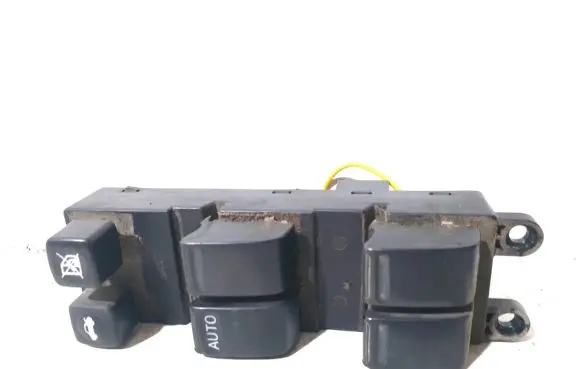 Nissan Primera Electric window control switch 25401AV640