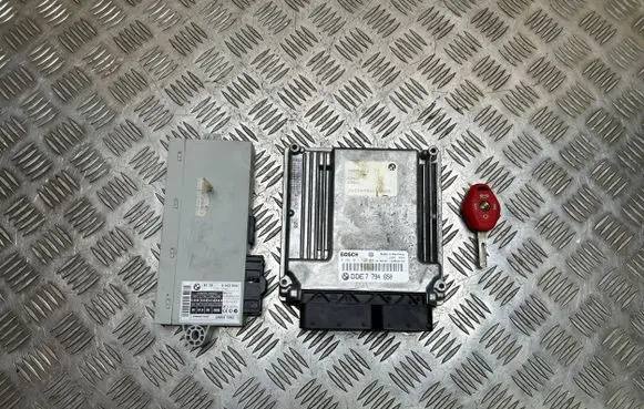 BMW 5 E60 E61 Engine ECU kit and lock set 7794650 6943854 0281011120