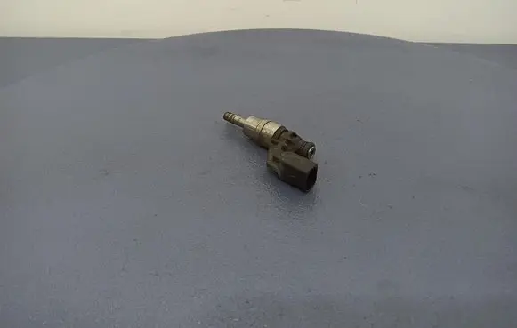 Volkswagen PASSAT B5.5 Fuel injector 03C906036A