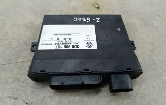 Volkswagen Touareg I Door central lock control unit/module 