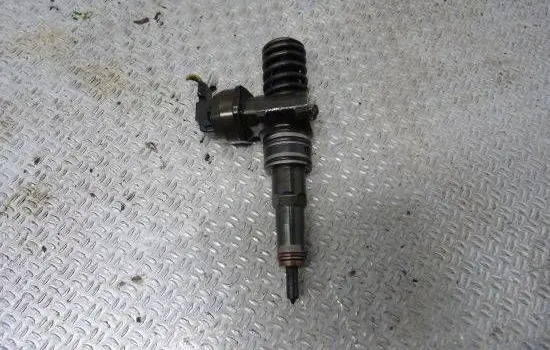Volkswagen PASSAT B5 Fuel injector 038130073AJ