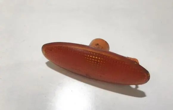 Front fender indicator light