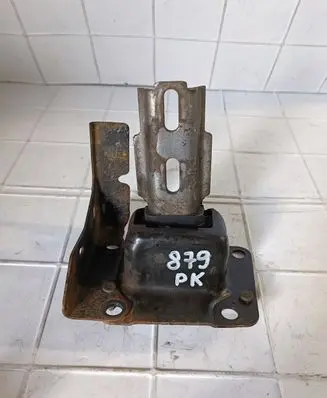 Citroen C2 Engine mount bracket 9650585180