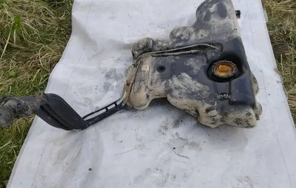 Volkswagen Golf IV Fuel tank 1J0201085