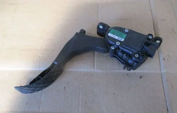 Volkswagen Polo IV 9N3 Accelerator throttle pedal 6Q1721503C