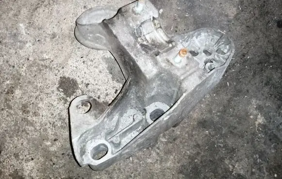 Audi A6 S6 C5 4B Engine mounting bracket 8E0199351F