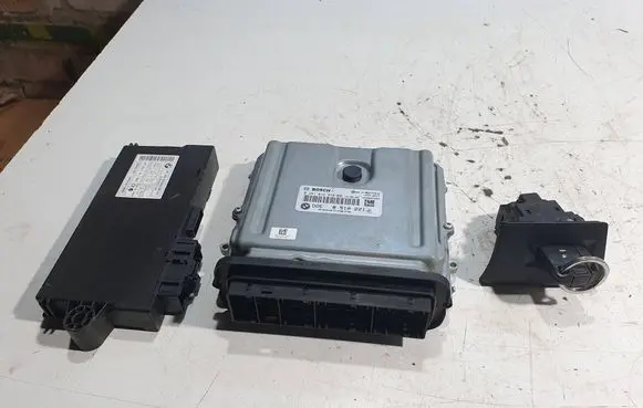 BMW 3 E90 E91 Engine ECU kit and lock set 0281016838 030077876 8510221