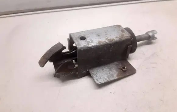 Renault 19 Spare wheel mounting bracket 