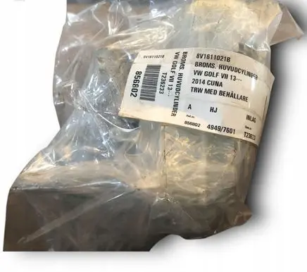 Volkswagen Golf VII Master brake cylinder 8V1611021B