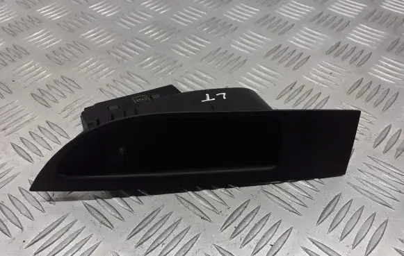 Opel Astra J Quarter vent window switch 13301888