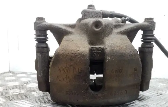 Volkswagen PASSAT B8 Front brake caliper 6798D