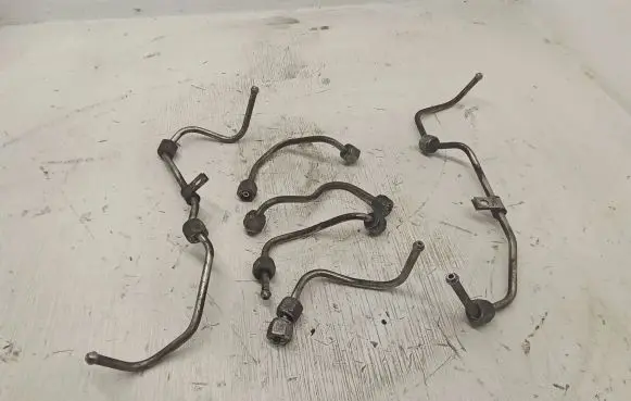Mitsubishi Outlander Fuel injector supply line/pipe 