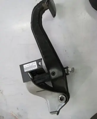 Mercedes-Benz E A207 Brake pedal A2042902101