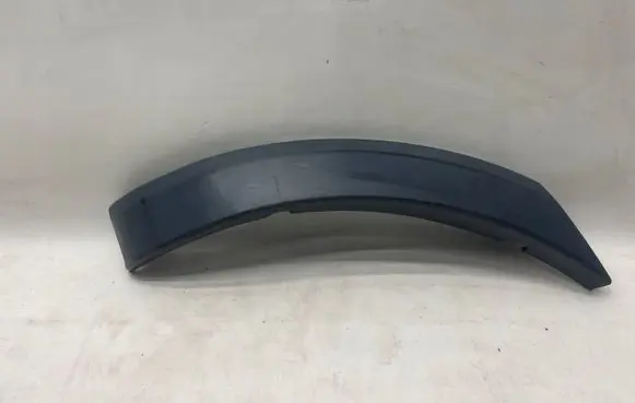 Front bumper splitter molding