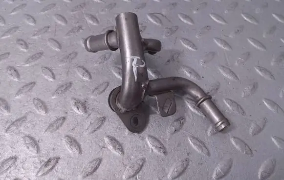 Land Rover Defender Engine coolant pipe/hose K6D3310100DC LR125479 K6D3310100DD