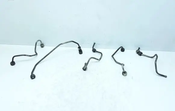 Volvo V70 Fuel injector supply line/pipe 