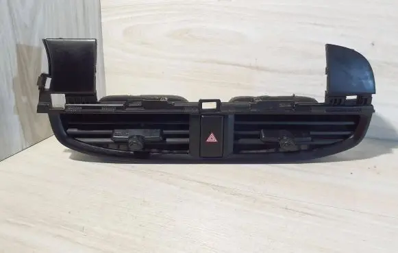 KIA Picanto Dash center air vent grill G697410000