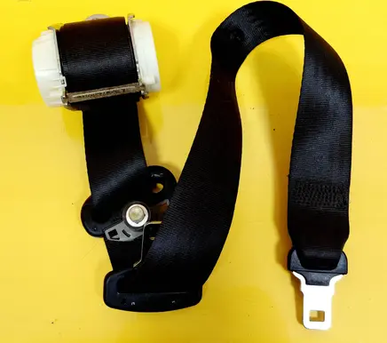 Rear seatbelt