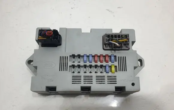 Land Rover Discovery Sport Fuse module CPLA14Q073AA