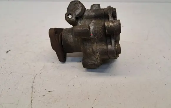 Volkswagen PASSAT B6 Power steering pump 3D0145156