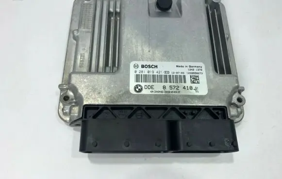 BMW 5 F10 F11 Engine control unit/module 8572418