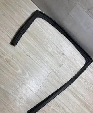 Nissan Juke II F16 Rubber seal rear door window/glass 823306PA0