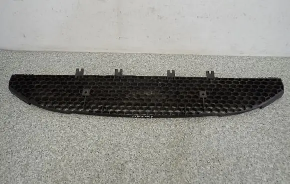 Rear bumper trim bar molding