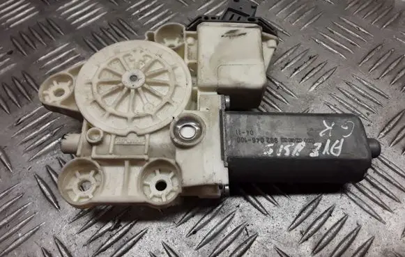 Toyota Avensis T250 Front door window regulator motor 0130822032 992046100 T223790