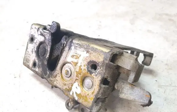 Volkswagen II LT Front door lock 901720