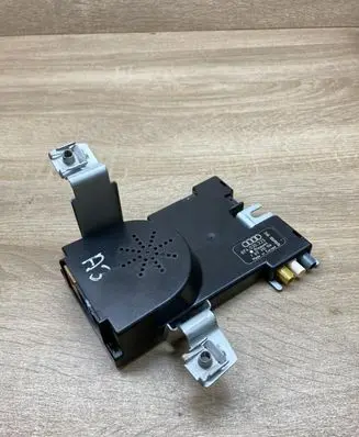 Audi A3 S3 8P Aerial antenna amplifier 8P4035225 7617310104
