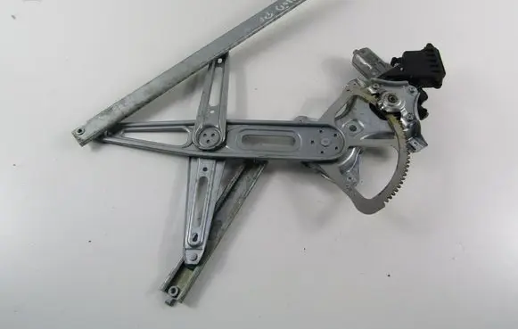 Toyota Avensis T270 Front door window regulator with motor 8570102010