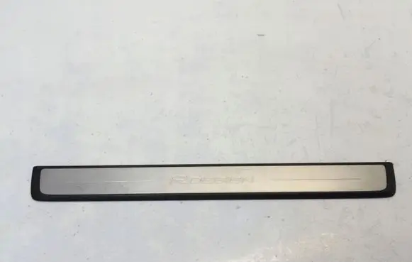 Volvo XC40 Front sill trim cover 32260783