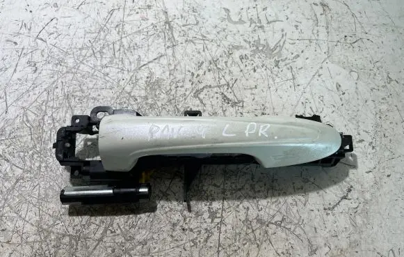 Toyota RAV 4 (XA40) Front door exterior handle
