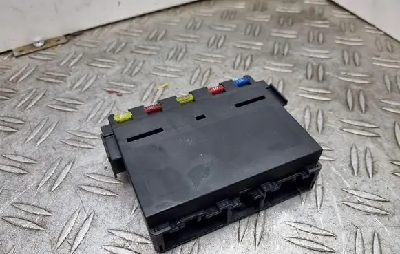 Lexus GS 300 350 430 450H Fuse module 8921153020