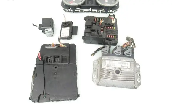 Renault Megane II Engine control unit/module ECU 8200321263 8200387138 8200306033A