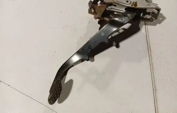 Toyota Corolla Verso AR10 Brake pedal 