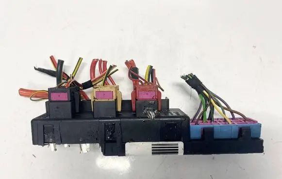 Audi A4 S4 B5 8D Fuse box set 8l0941822a 89608300