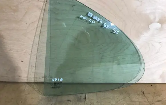 Rear vent window glass