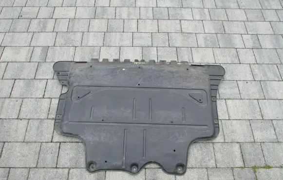 Volkswagen Tiguan Engine splash shield/under tray 5QF825236A