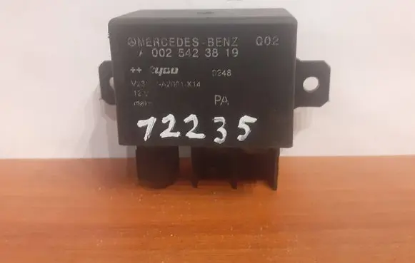 Mercedes-Benz E W124 Charging relay A0025423819