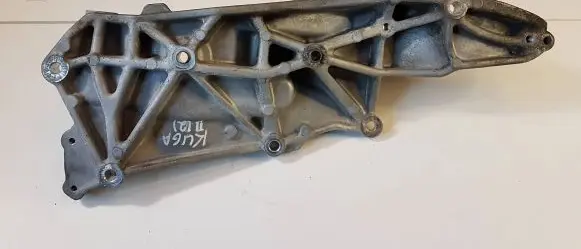 Ford Kuga II Generator/alternator bracket DS7Q8D611AH