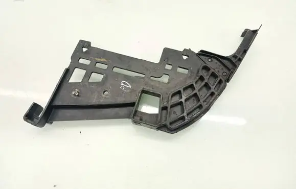 Hyundai Tucson JM Front bumper mounting bracket 
