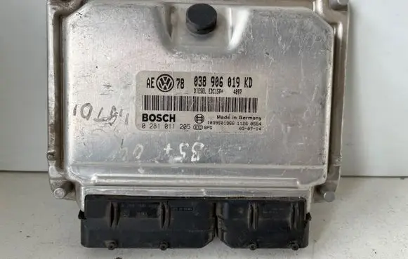 Volkswagen PASSAT B5.5 Engine control unit/module 038906019KD 1039S01966