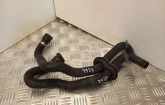 Volkswagen PASSAT B5.5 Engine coolant pipe/hose 8D0919371AK