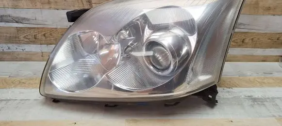 Toyota Avensis T250 Headlight/headlamp
